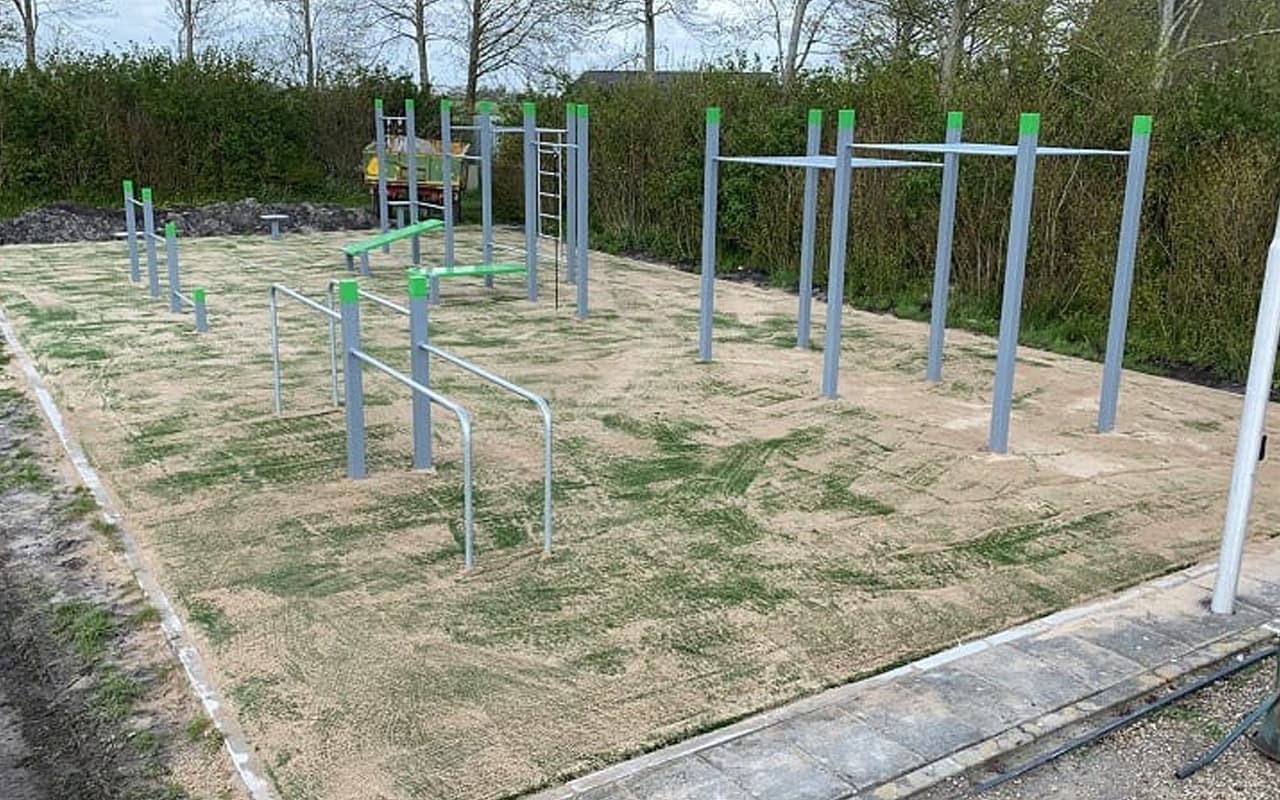 PARALLEL BARS - Immagine 11